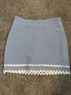 Crown and Ivy blue and white striped skort with white trim, Sz. 8 Exc. cond
